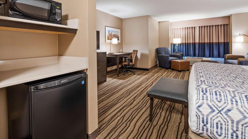 Kuchyň nebo kuchyňský kout v ubytování Best Western PLUS Calgary Centre Inn