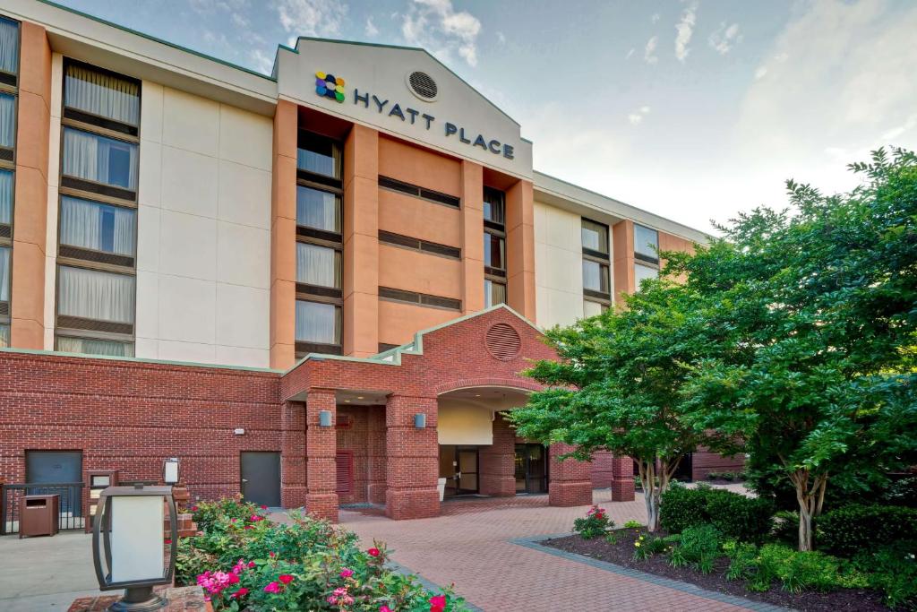 a hotel building with a sign that reads knight place at Hyatt Place Richmond - Innsbrook in Short Pump