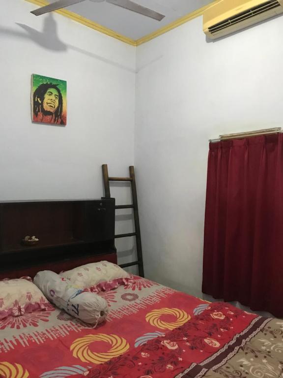 Postel nebo postele na pokoji v ubytování Red Beach Homestay