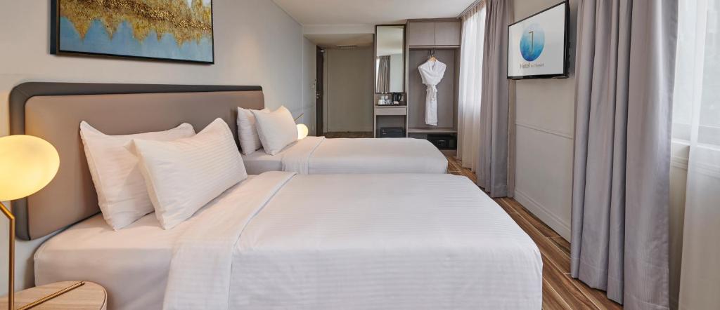 Postel nebo postele na pokoji v ubytování J-Hotel by Dorsett