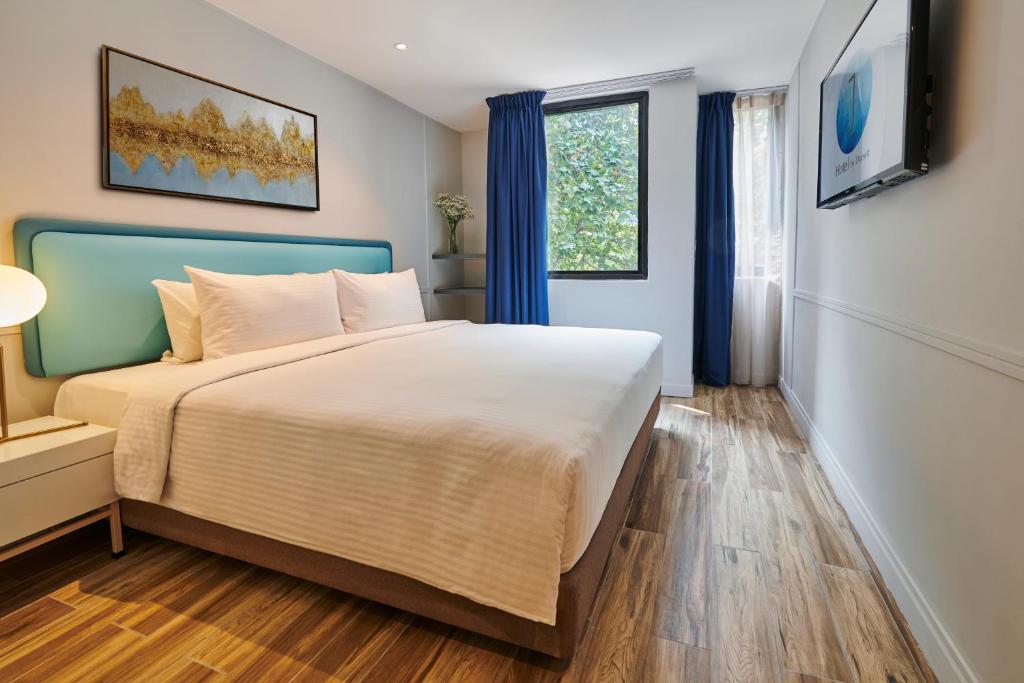 Postel nebo postele na pokoji v ubytování J-Hotel by Dorsett