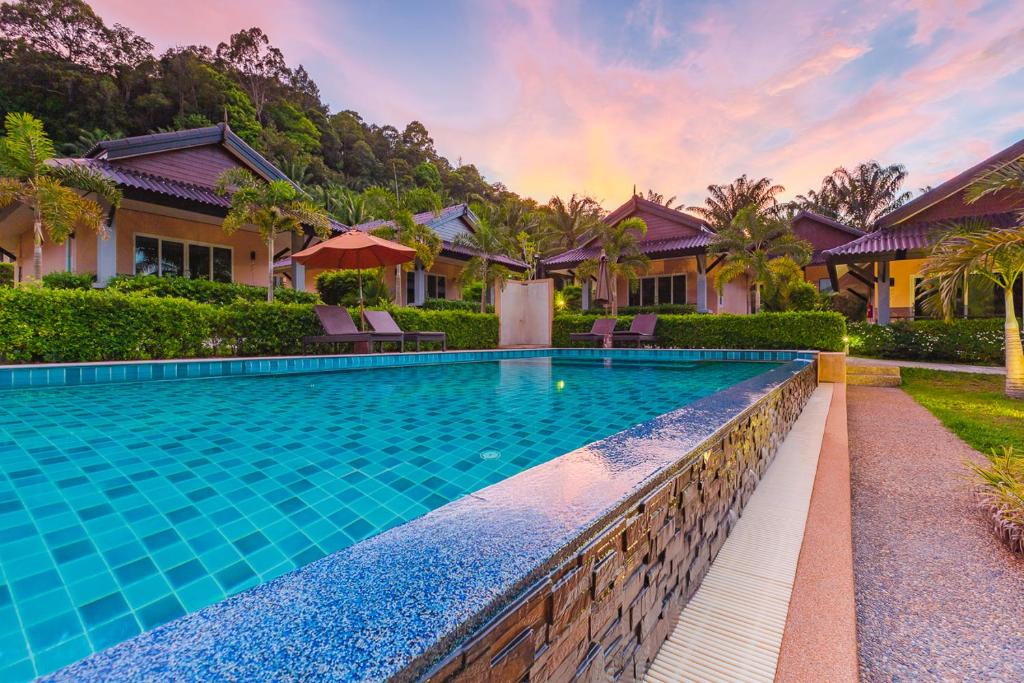 Bazén v ubytování Palm Kiri Aonang Resort nebo v jeho okolí