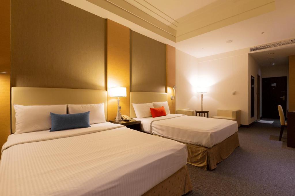 Postel nebo postele na pokoji v ubytování Ever Delightful Business Hotel