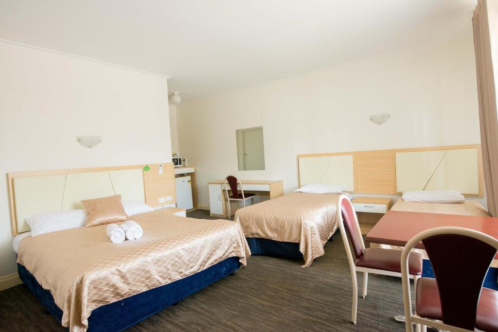Postel nebo postele na pokoji v ubytování Jacksons Motor Inn