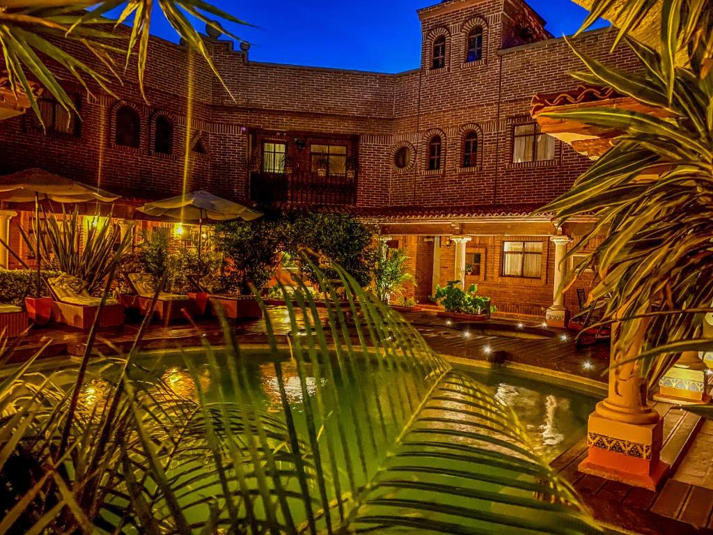 Bazén v ubytování Suites Paraiso Tequis nebo v jeho okolí