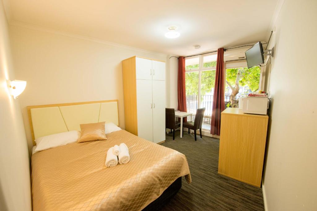 Postel nebo postele na pokoji v ubytování Jacksons Motor Inn