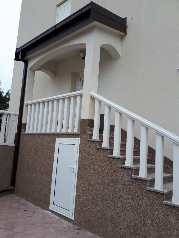 Balkón alebo terasa v ubytovaní Apartments Madzari - Ciovo - Pool