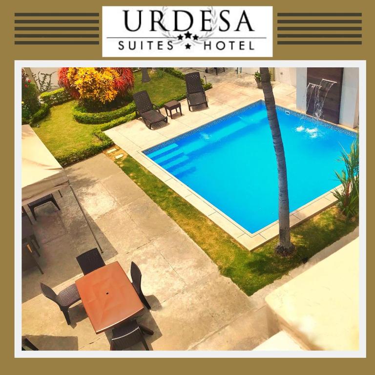 Bazén v ubytování Urdesa Suites Hotel nebo v jeho okolí