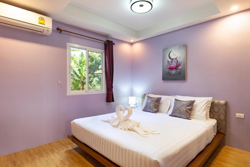 Postel nebo postele na pokoji v ubytování Harmony Naturist Resort Rawai Phuket 18yr minimum age only nudist nake d FKK