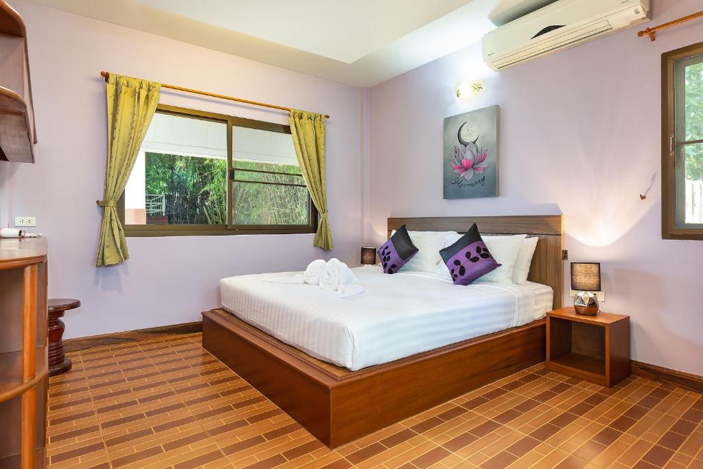 Postel nebo postele na pokoji v ubytování Harmony Naturist Resort Rawai Phuket 18yr minimum age only nudist nake d FKK