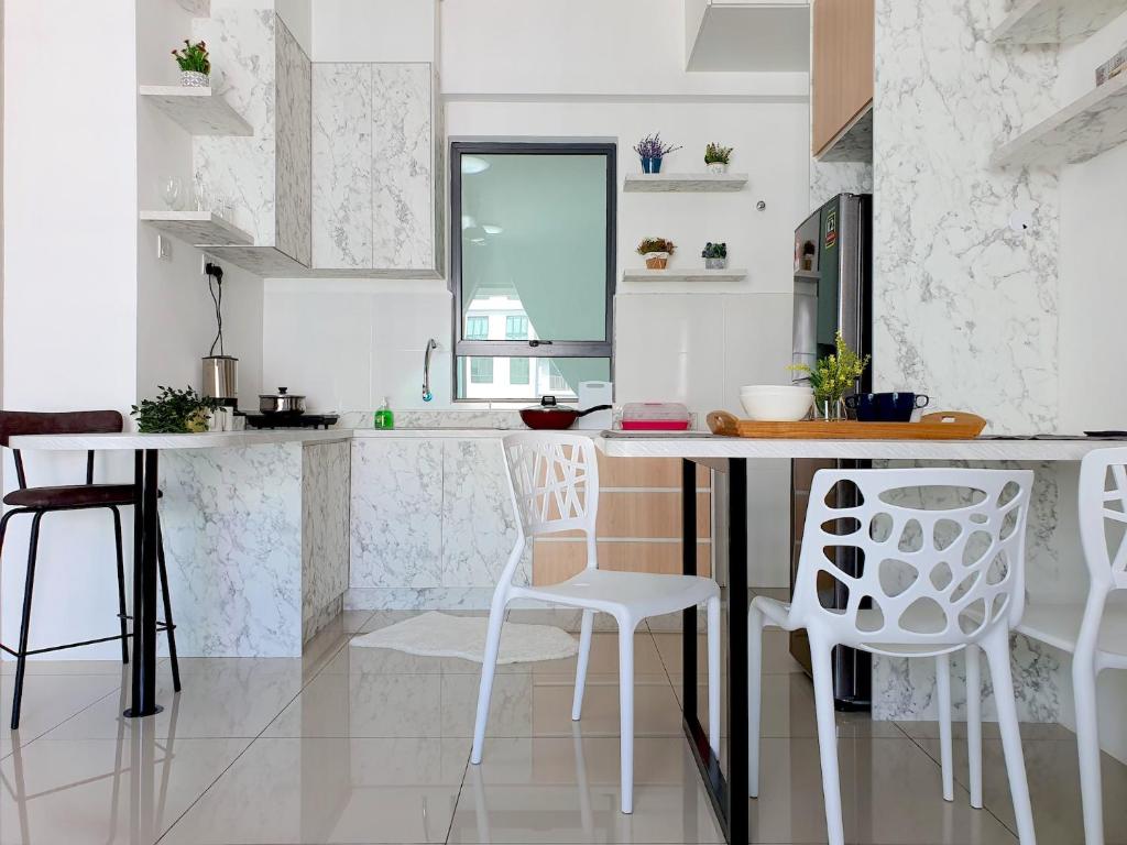 Kuchyň nebo kuchyňský kout v ubytování Ipoh Meru Casa Kayangan by BeeStay