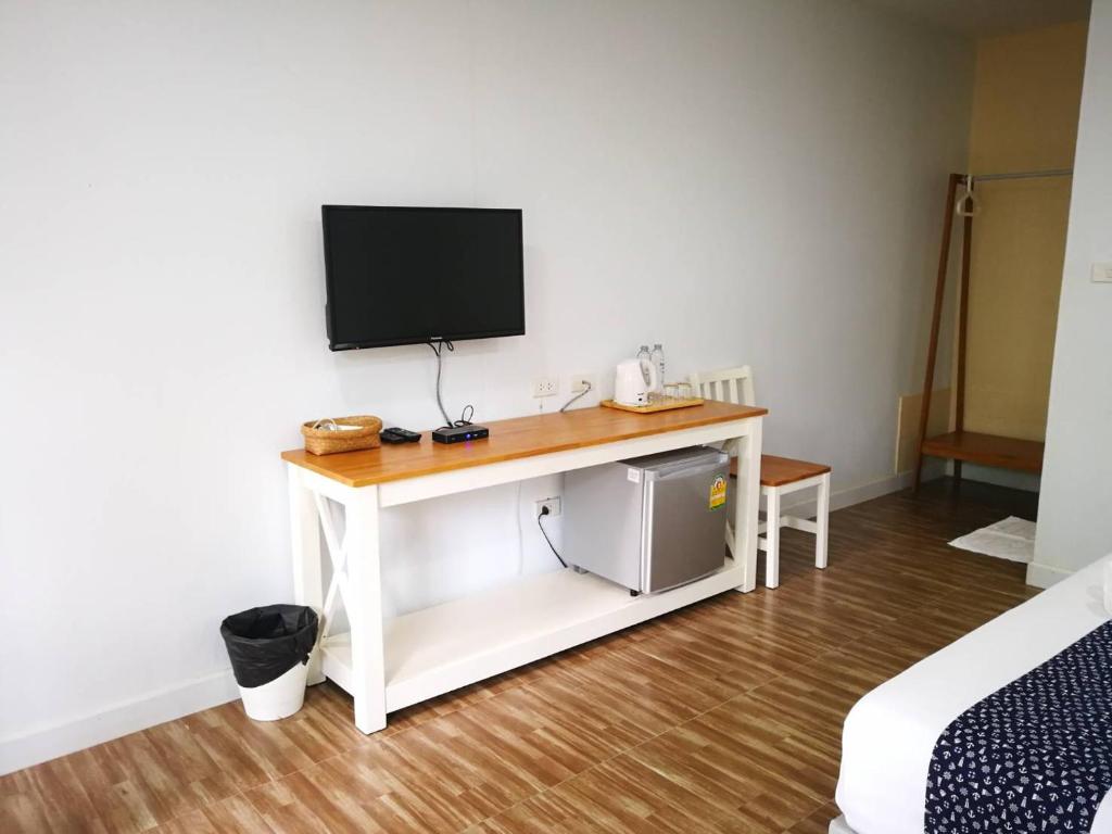 TV a/nebo společenská místnost v ubytování Blue Shore Cottage