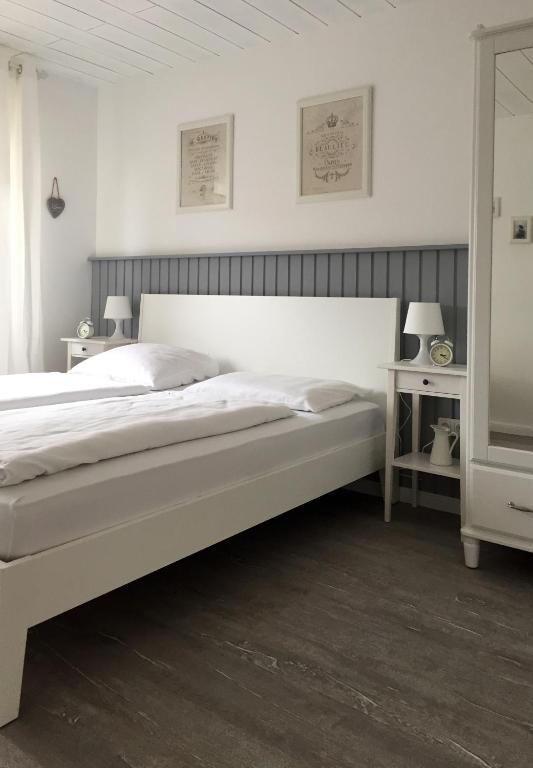 Postel nebo postele na pokoji v ubytování Landhotel Baumanns Hof