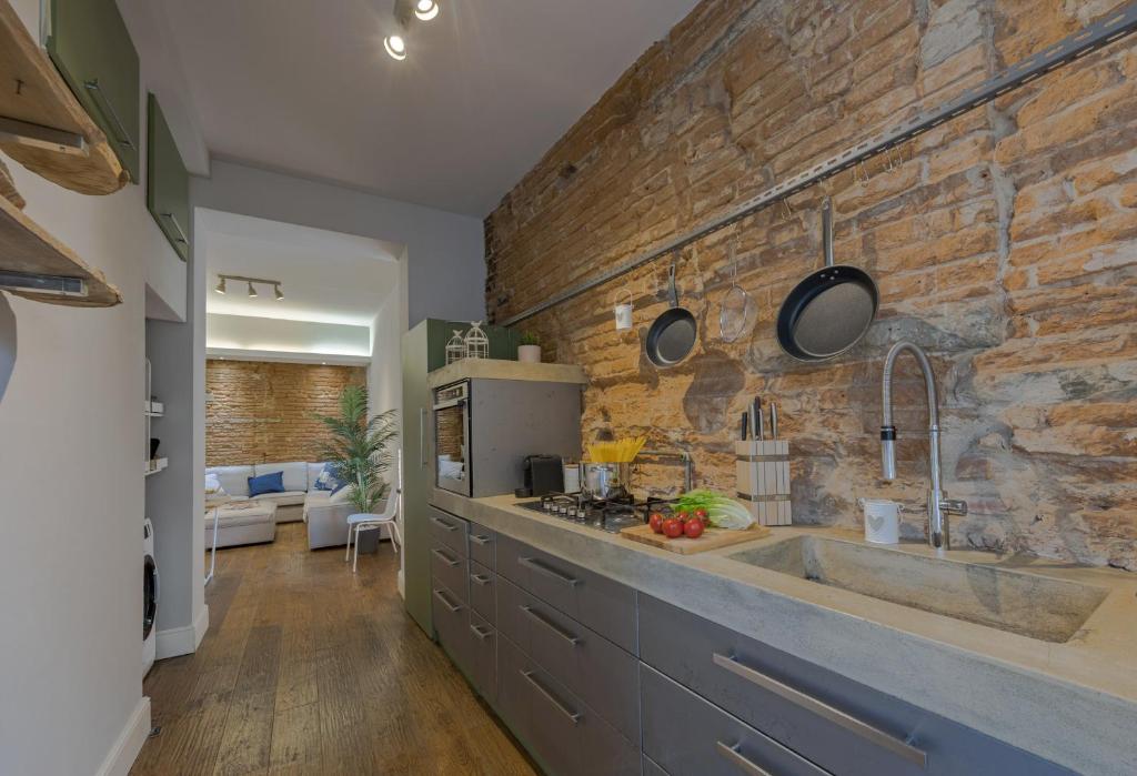 A kitchen or kitchenette at - Guelfa Apartment -