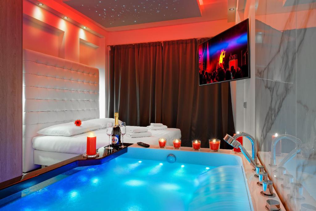 
Wellness Room with Private Jacuzzi
