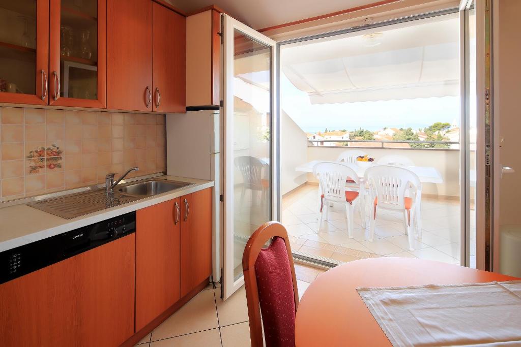 Kuchyň nebo kuchyňský kout v ubytování Resort Trcol