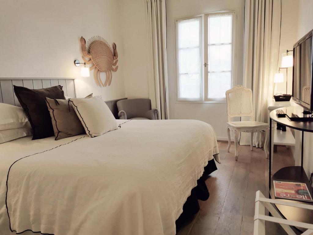 Postel nebo postele na pokoji v ubytování Le Clos Saint-Martin Hôtel & Spa