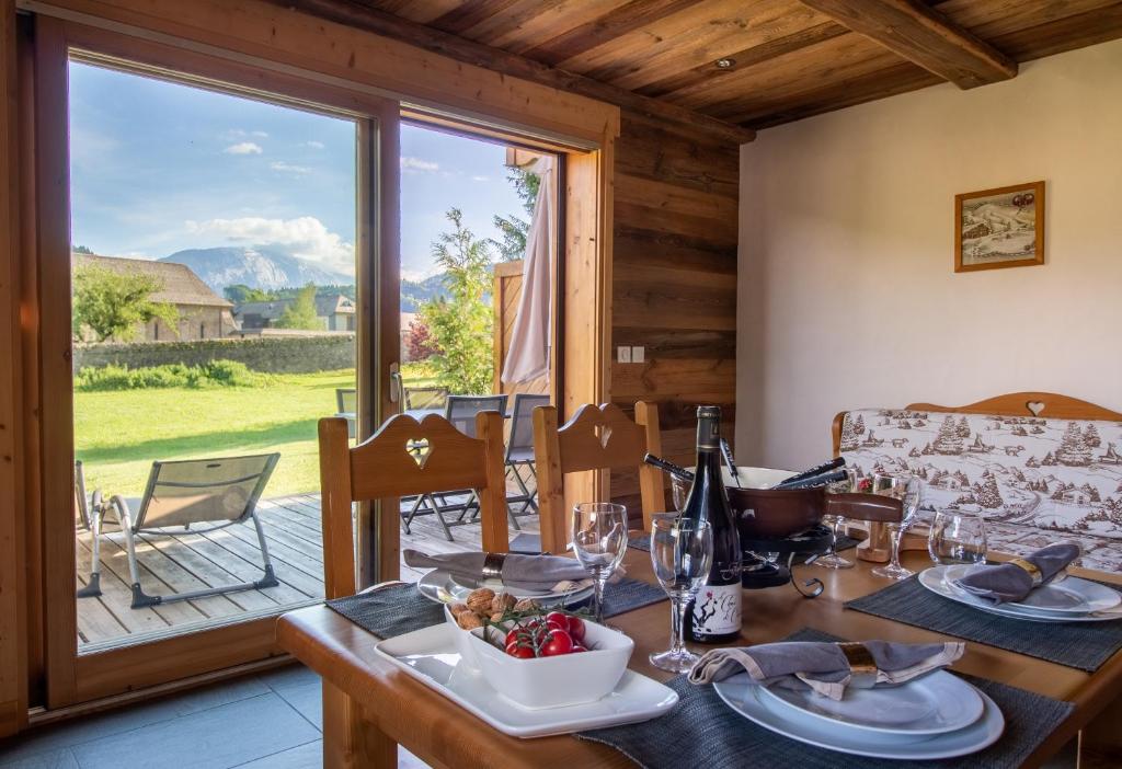 Gîte Balnéo Au Coeur des Alpes - Appartement 2 Chambres (4 Adultes) Le Lys Martagon