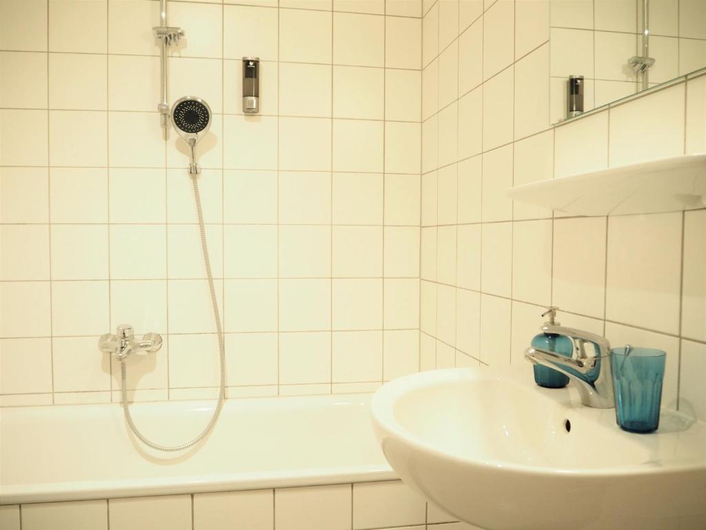 Kúpeľňa v ubytovaní APSTAY City Residence Apartments ǀ FREE Parking & Self Check-in