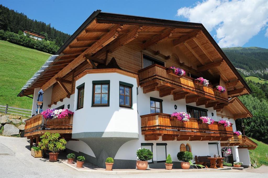 Nespecifikovaný výhled na hory nebo výhled na hory při pohledu z apartmánu