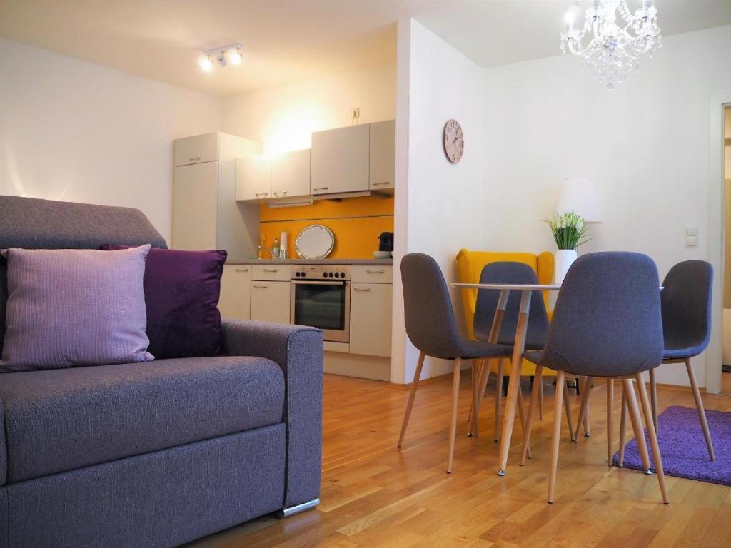 Kuchyňa alebo kuchynka v ubytovaní APSTAY City Residence Apartments ǀ FREE Parking & Self Check-in