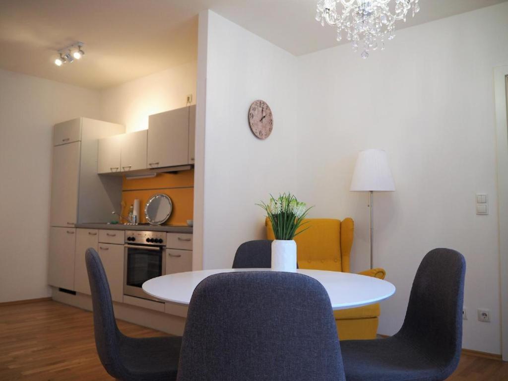 Kuchyňa alebo kuchynka v ubytovaní APSTAY City Residence Apartments ǀ FREE Parking & Self Check-in