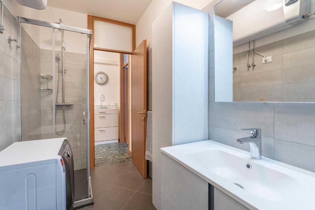 Kúpeľňa v ubytovaní Udine Palazzo d'Aronco Modern Apartment