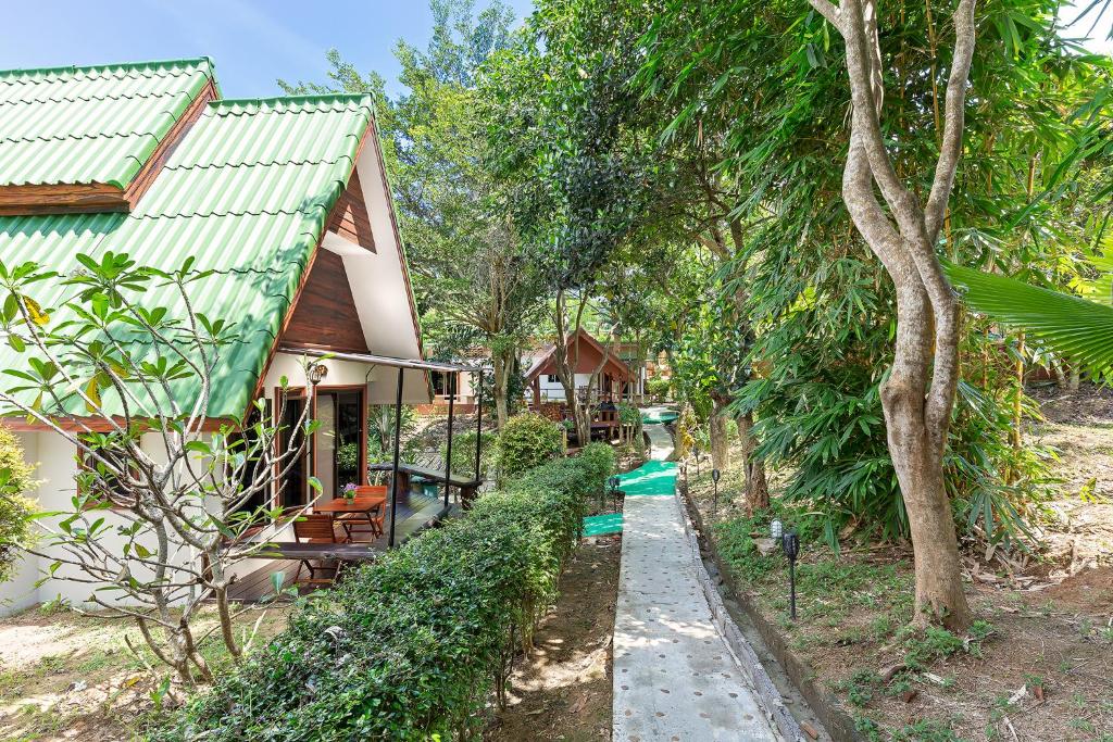 Zahrada ubytování Harmony Naturist Resort Rawai Phuket 18yr minimum age only nudist nake d FKK
