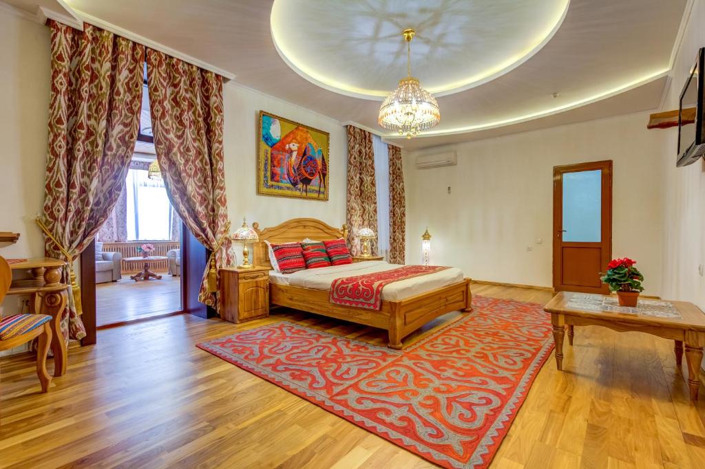 Postel nebo postele na pokoji v ubytování Navat Hotel