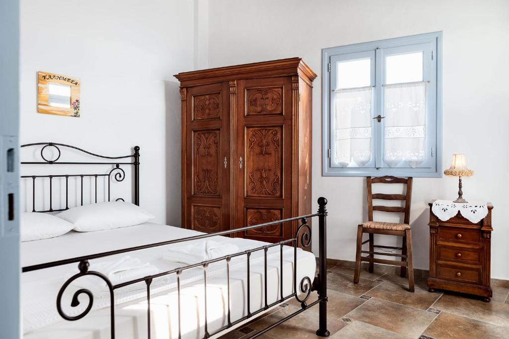 Postel nebo postele na pokoji v ubytování Villa Efrosini Milos