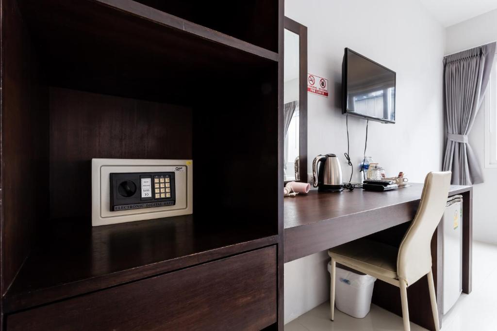 Kuchyň nebo kuchyňský kout v ubytování 77 Bangla Hotel - SHA Certified