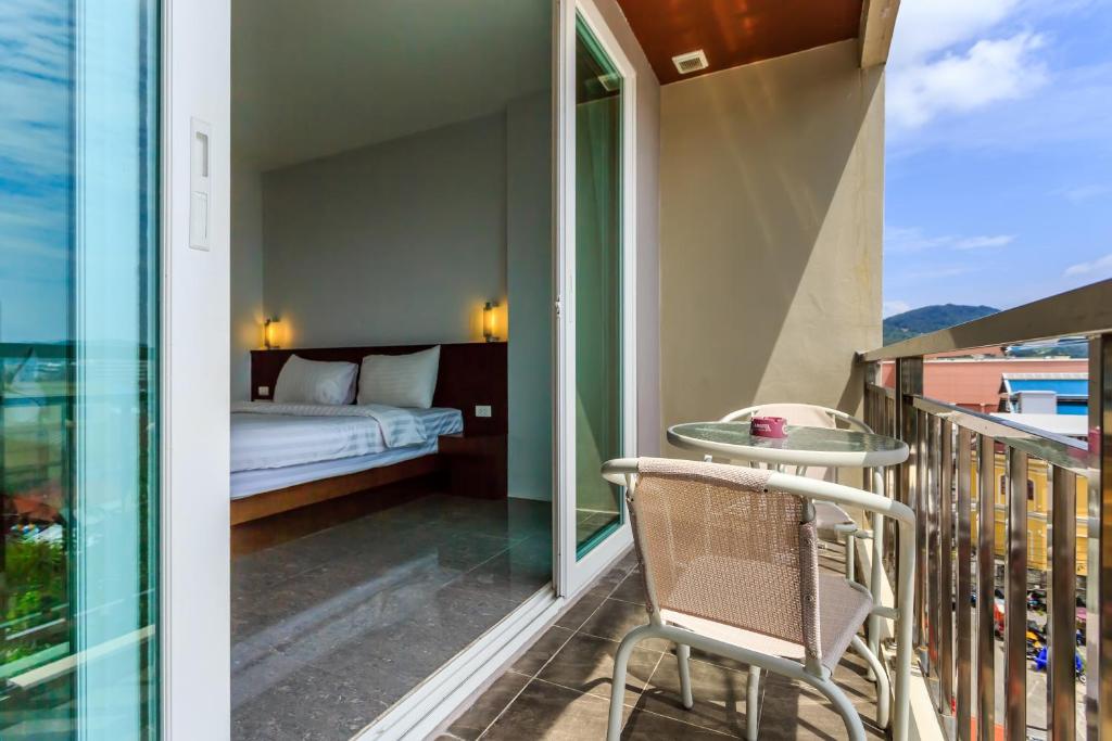 Balkón nebo terasa v ubytování 77 Bangla Hotel - SHA Certified