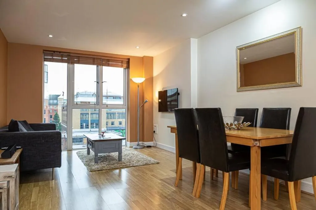 Central 2 Bedroom Apartment, With Secure Parking!!, Birmingham, United Kingdom