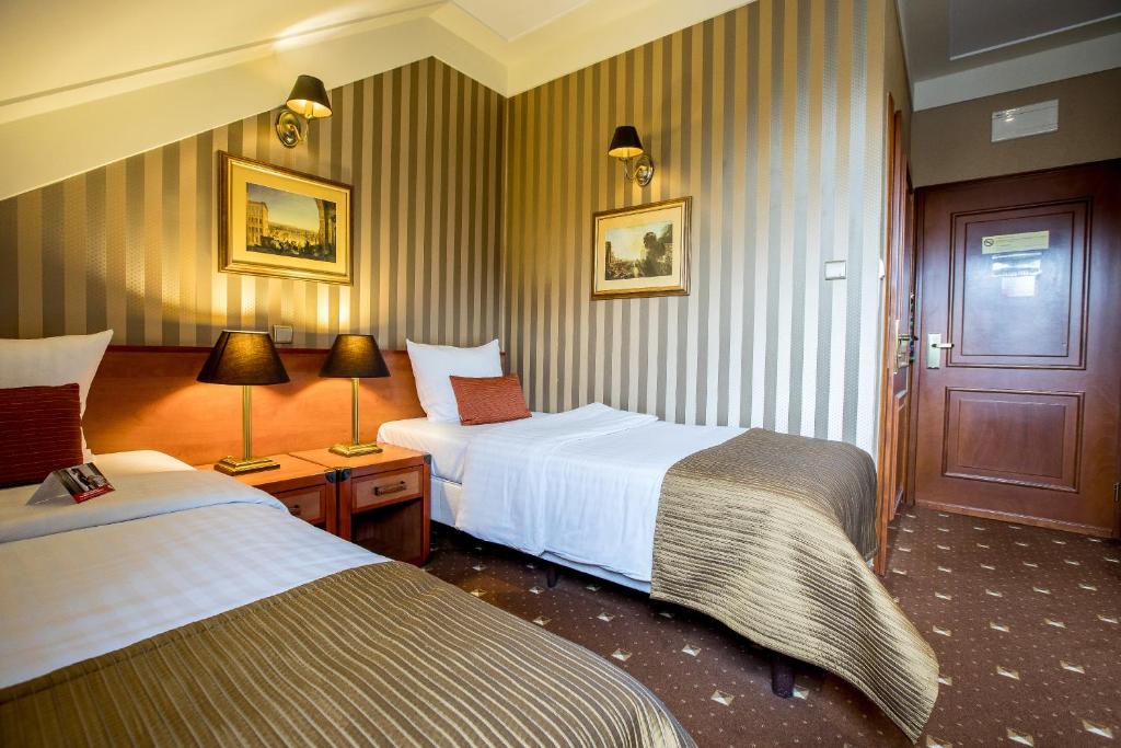 Postel nebo postele na pokoji v ubytování Hotel Diament Bella Notte Katowice - Chorzów