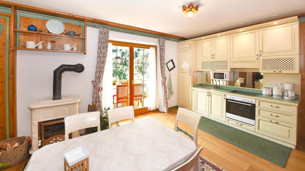 Kuchyňa alebo kuchynka v ubytovaní NOCKFLAIR Apartment by Isa Agentur
