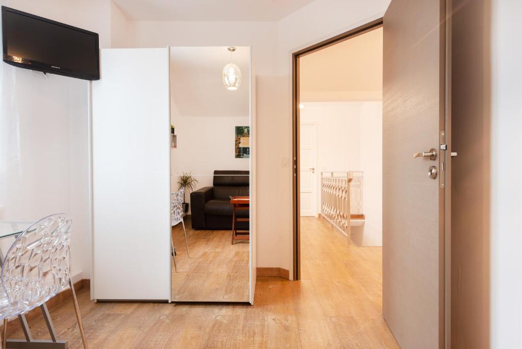 CHARMING TWO BEDROOM APARTMENT NEAR THE SEINE RIVER - Two-Bedroom Apartment