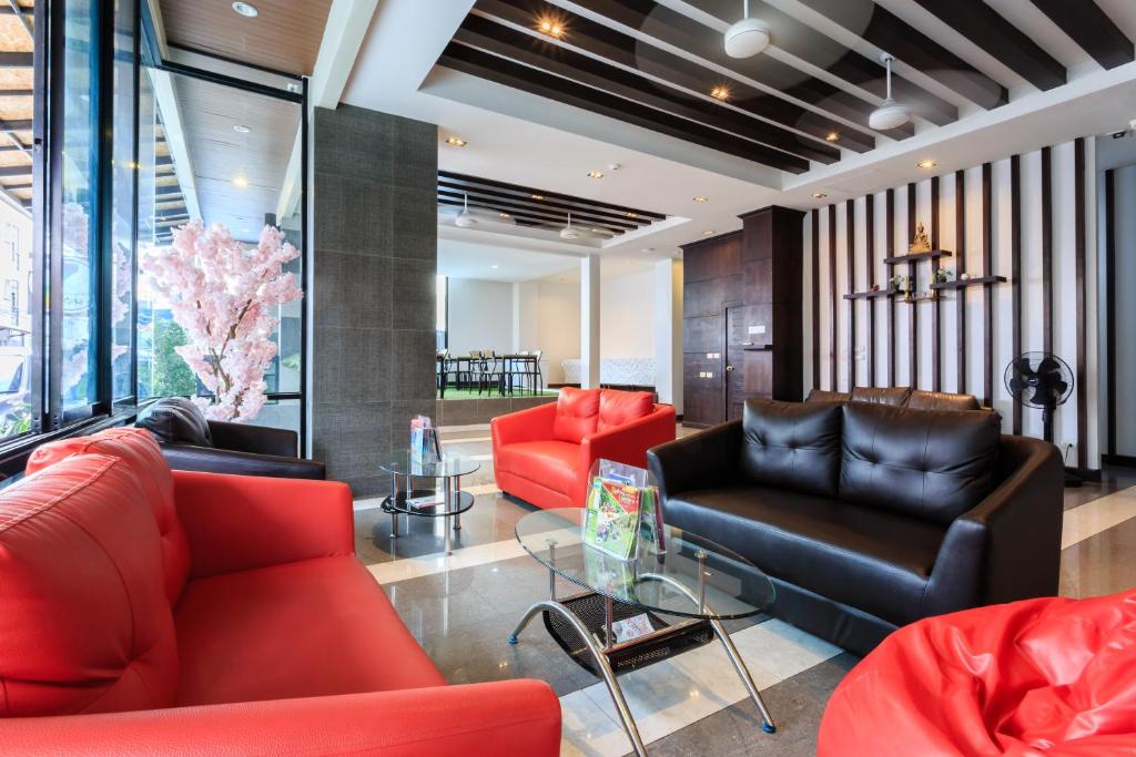 Posezení v ubytování 77 Bangla Hotel - SHA Certified