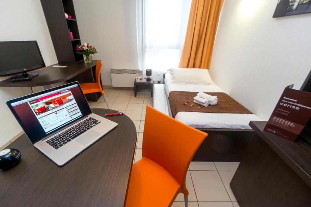 Cerise Strasbourg - Resim 38