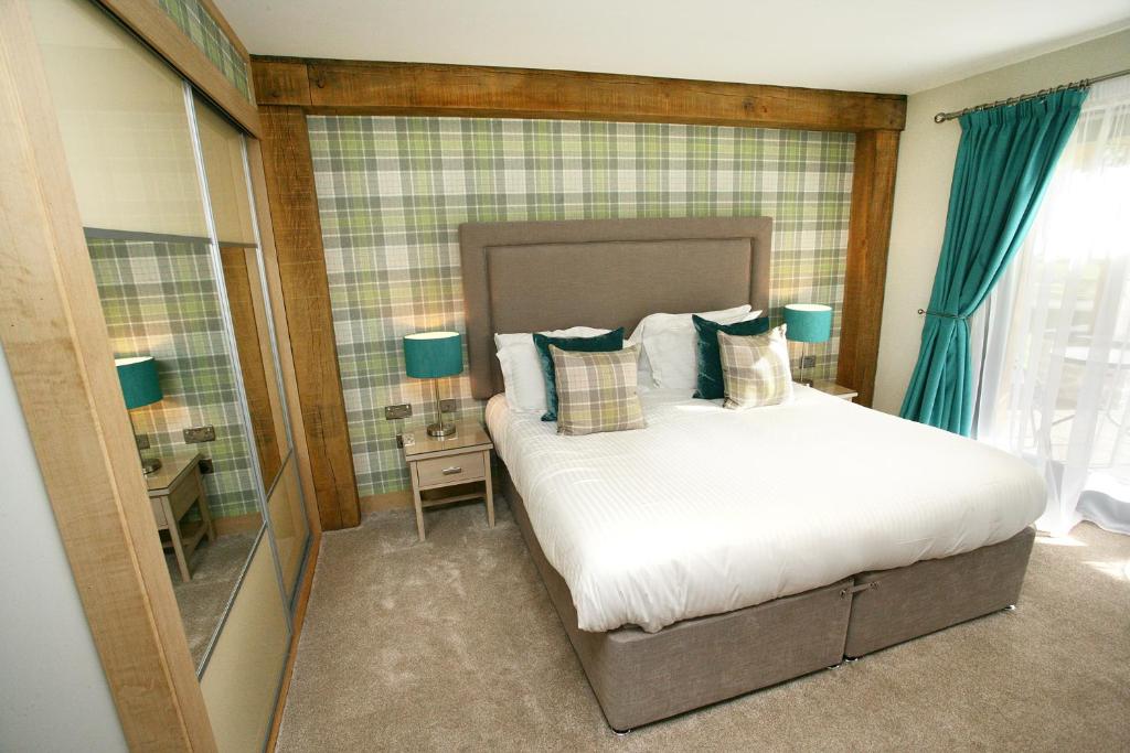Postel nebo postele na pokoji v ubytování The Loch Lomond Guesthouse