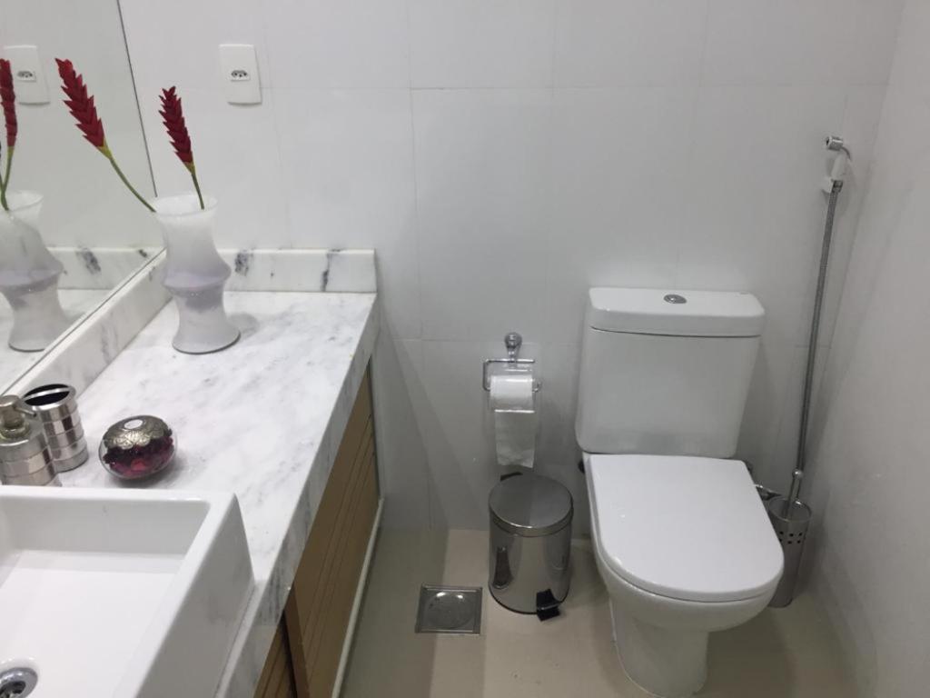  Apartamento Barra da Tijuca 2 Quartos Suítes Sala Cozinha completa e Serviço