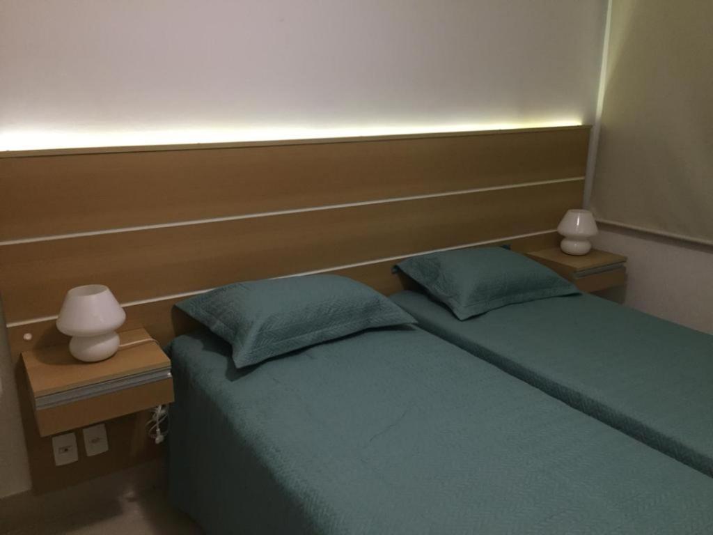  Apartamento Barra da Tijuca 2 Quartos Suítes Sala Cozinha completa e Serviço