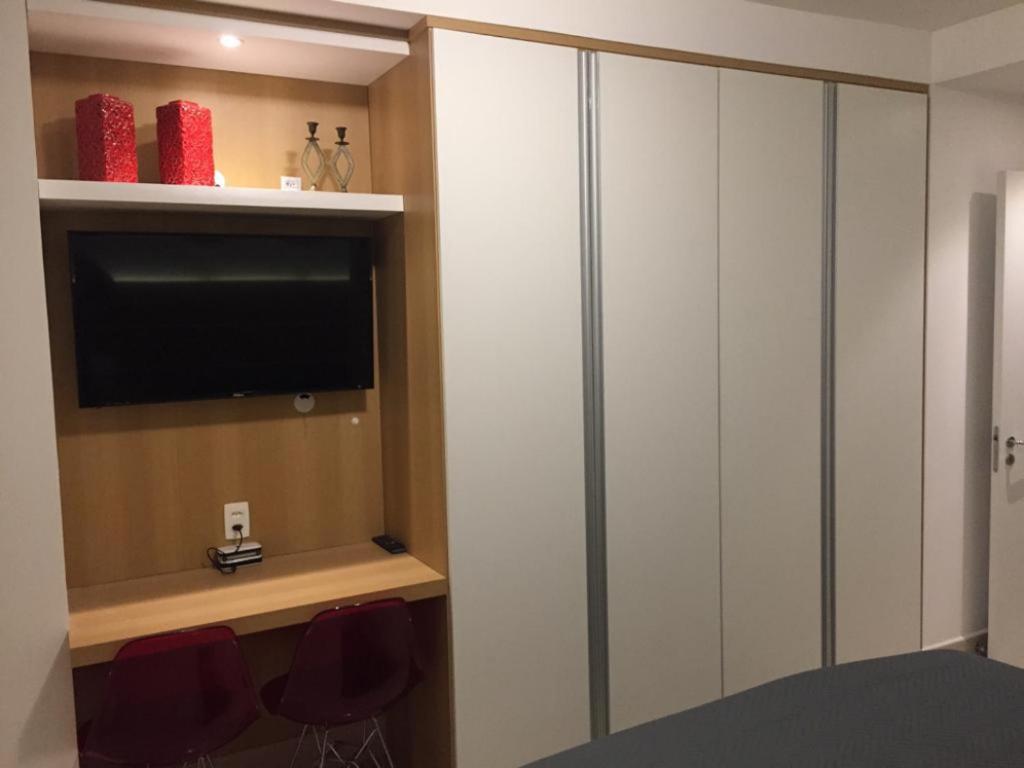  Apartamento Barra da Tijuca 2 Quartos Suítes Sala Cozinha completa e Serviço