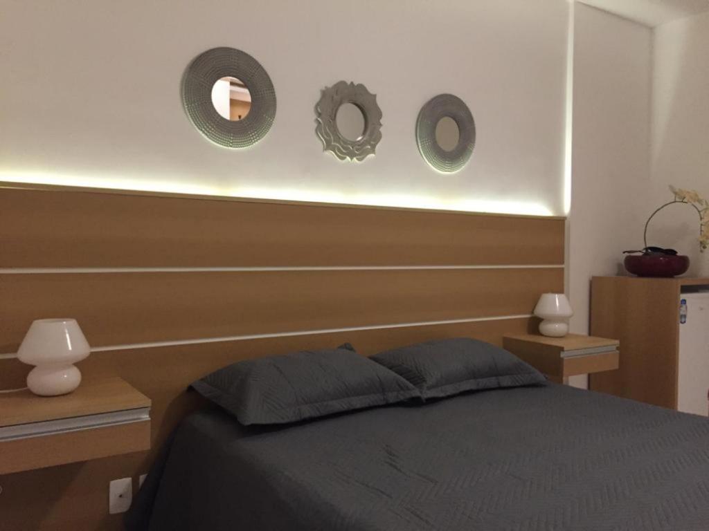  Apartamento Barra da Tijuca 2 Quartos Suítes Sala Cozinha completa e Serviço