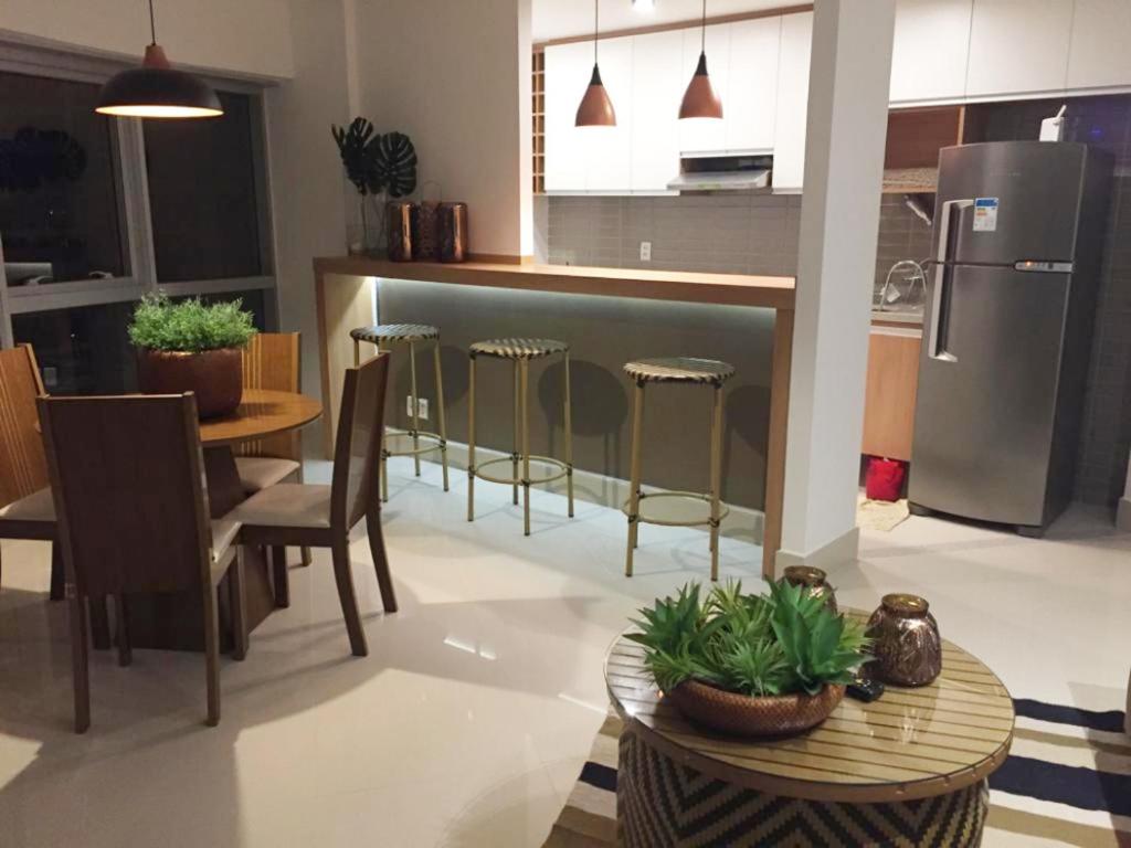  Apartamento Barra da Tijuca 2 Quartos Suítes Sala Cozinha completa e Serviço
