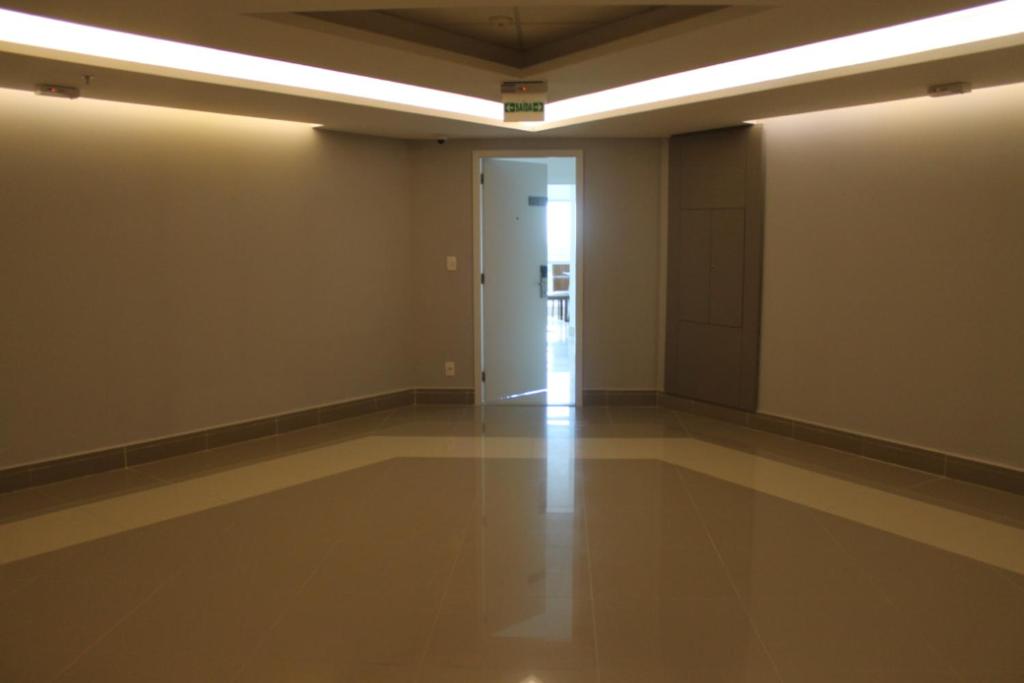  Apartamento Barra da Tijuca 2 Quartos Suítes Sala Cozinha completa e Serviço