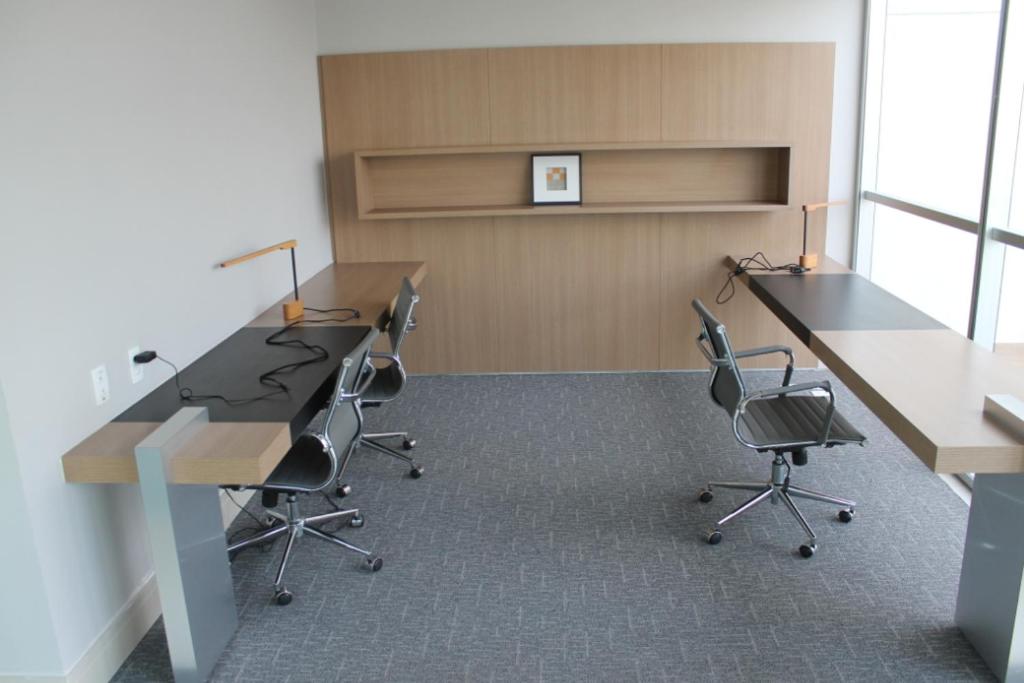  Apartamento Barra da Tijuca 2 Quartos Suítes Sala Cozinha completa e Serviço