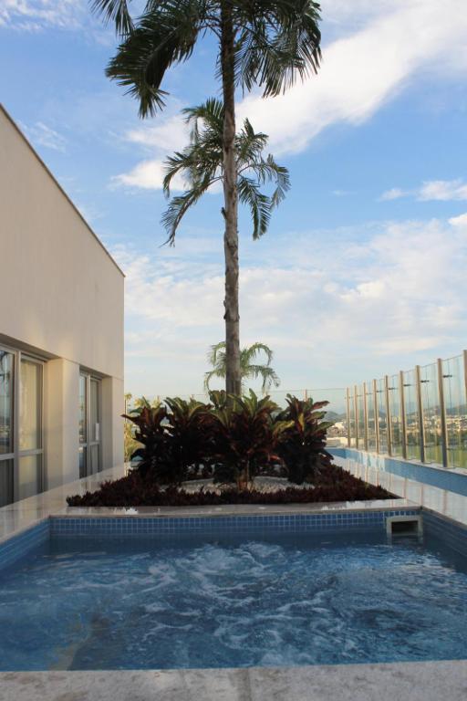  Apartamento Barra da Tijuca 2 Quartos Suítes Sala Cozinha completa e Serviço