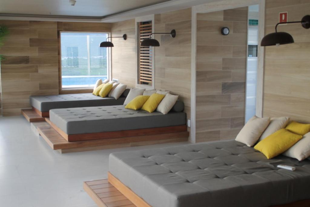  Apartamento Barra da Tijuca 2 Quartos Suítes Sala Cozinha completa e Serviço