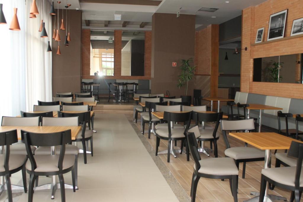  Apartamento Barra da Tijuca 2 Quartos Suítes Sala Cozinha completa e Serviço