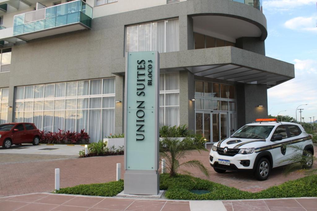  Apartamento Barra da Tijuca 2 Quartos Suítes Sala Cozinha completa e Serviço